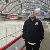 Fidèle à lui-même, Melvin Merola s'exprime sans filtre sur la situation incertaine du HCV Martigny, leader de MyHockey League qui pourrait demander une nouvelle relégation administrative.